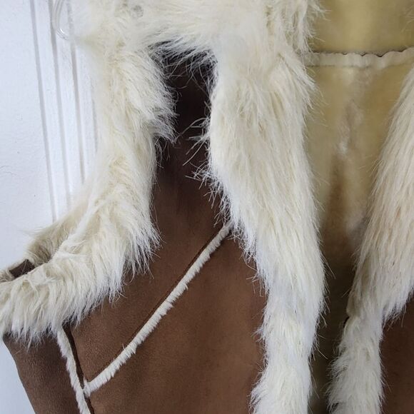 Essentials by Milano Vest - Picture 6 of 11